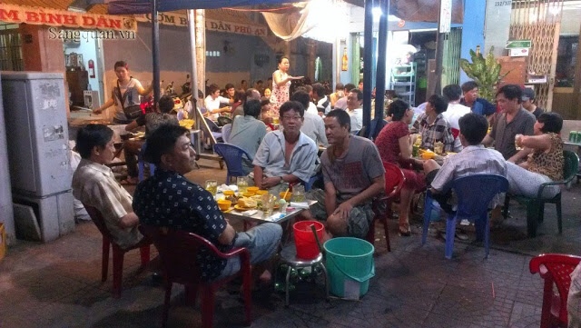 Các anh có bao giờ tự soi gương?